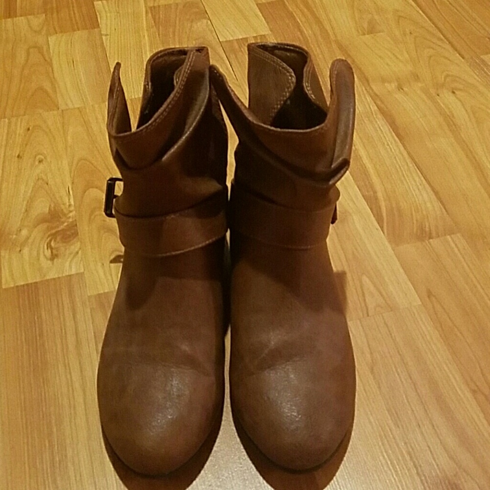 Womens Size 8.5 WIDE brown booties.