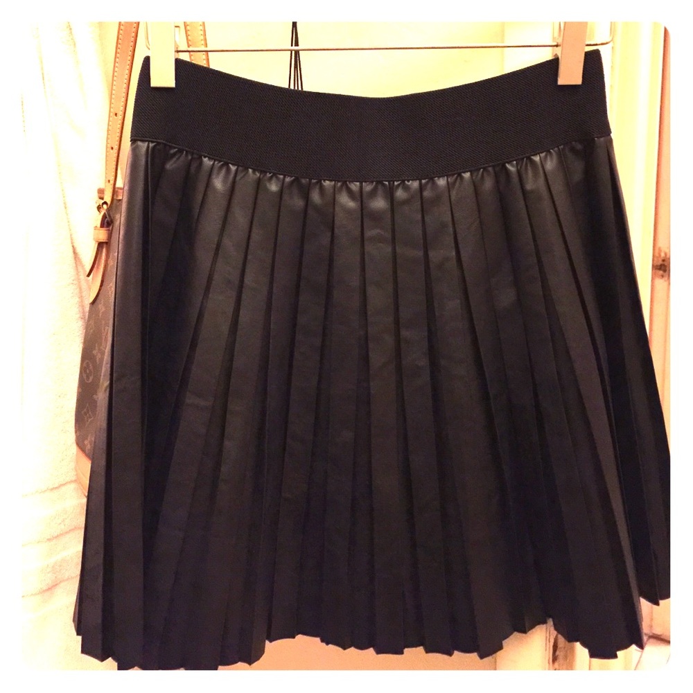 Pleated skirt