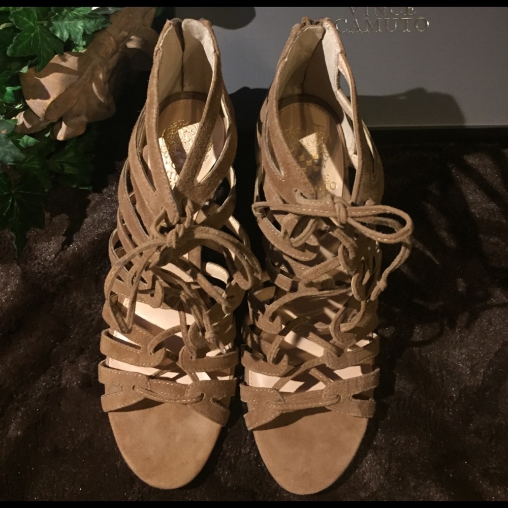 Sold! Firm. NWT Vince Camuto Strappy Heel, 9 - Picture 4 of 8
