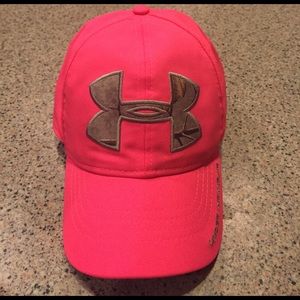 Hot pink and camo under armour hat NWT