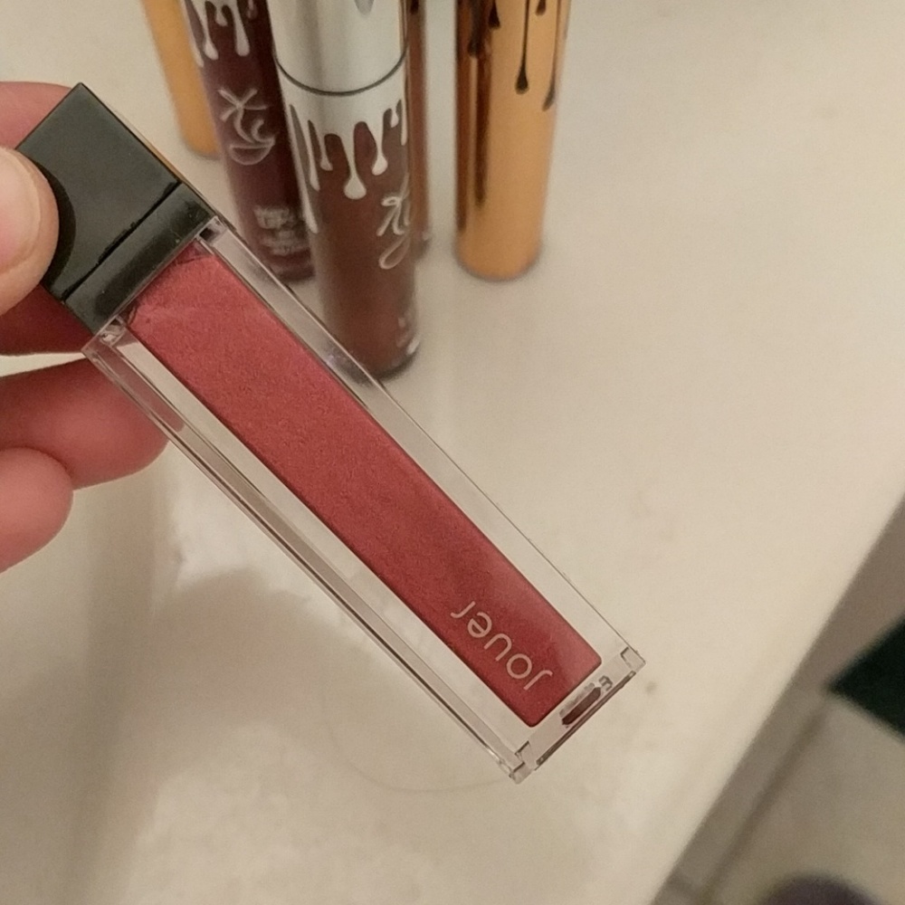 Jouer Liquid Lipstick. Bronze Rose shade
