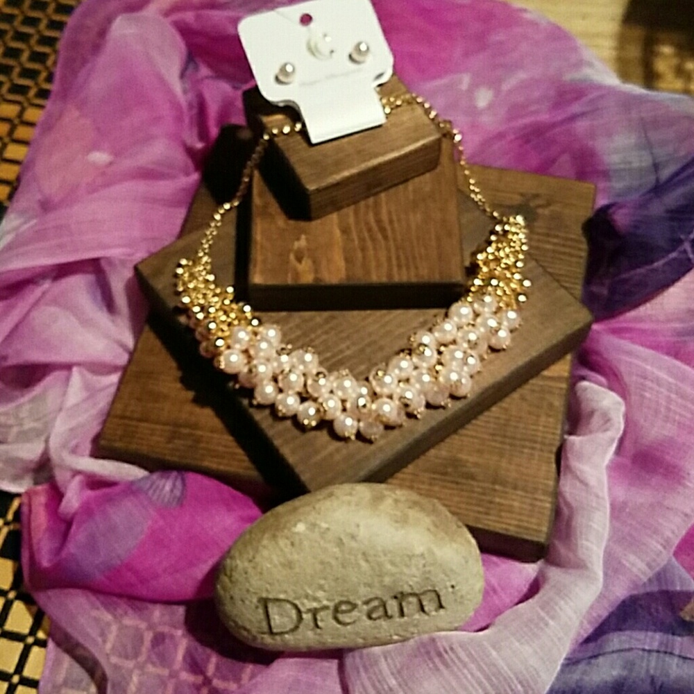 Charming Charlie Pearl Necklace & Earrings Set