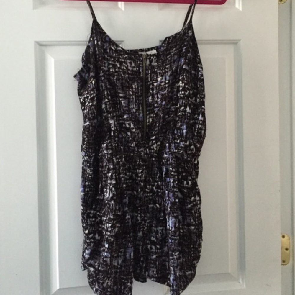 Spaghetti strap romper with zipper front - Picture 2 of 3