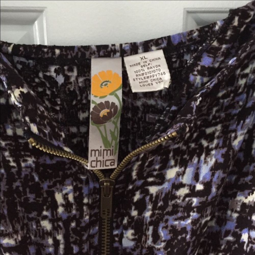 Spaghetti strap romper with zipper front - Picture 3 of 3