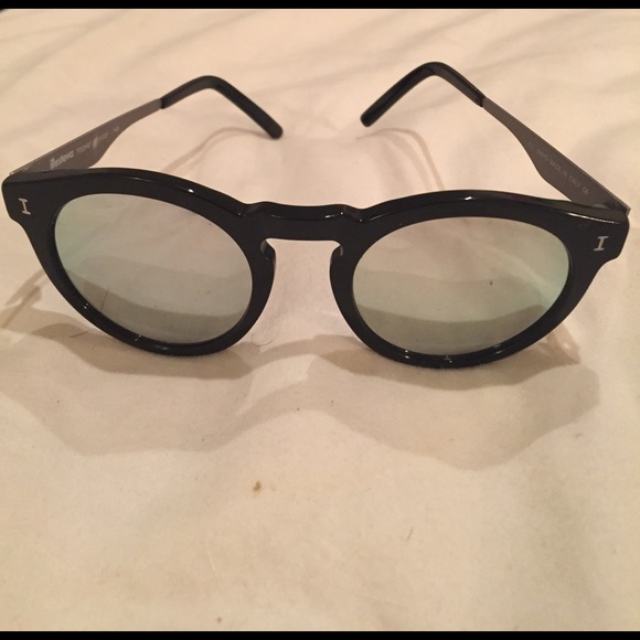 illesteva Black Mirrored Lens Round Sunglasses main image 3