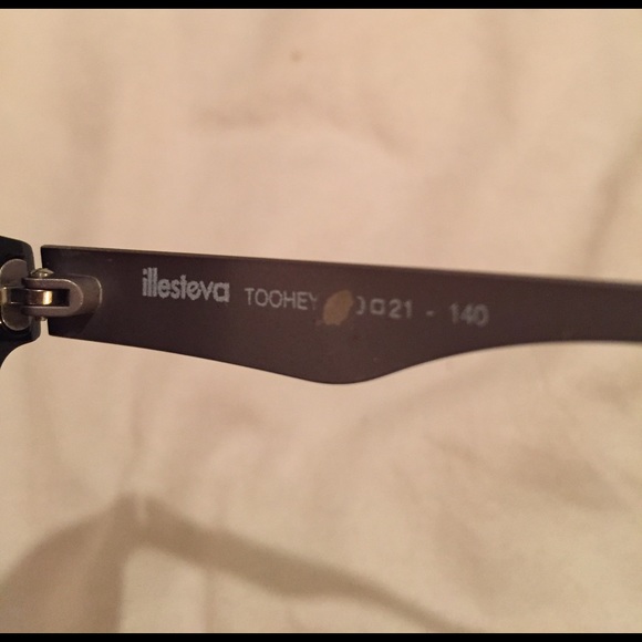 illesteva Black Mirrored Lens Round Sunglasses main image 4