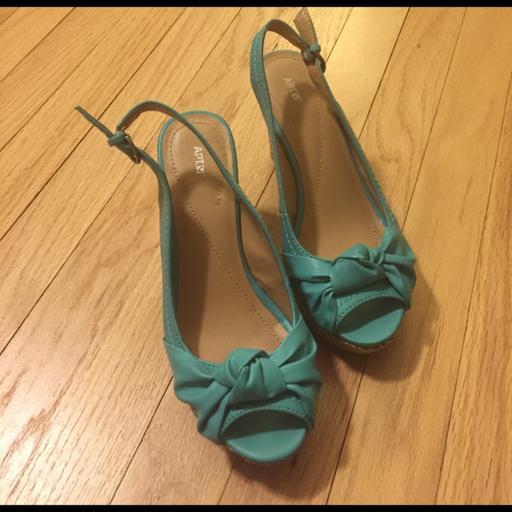APT.9 turquoise wedges