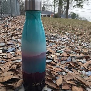 Swell bottle 17oz or trade for lipsense.