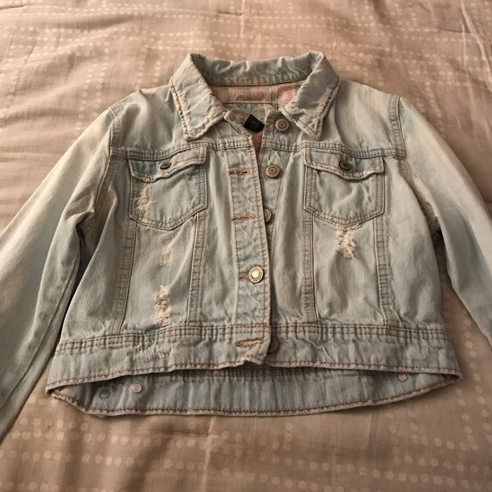 Crop jean jacket in fantastic condition
