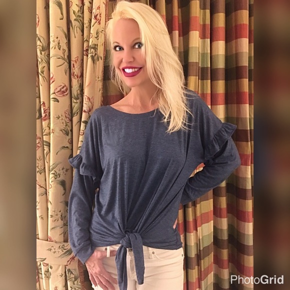 🎉So cute blue ruffle tie front top - Picture 3 of 6