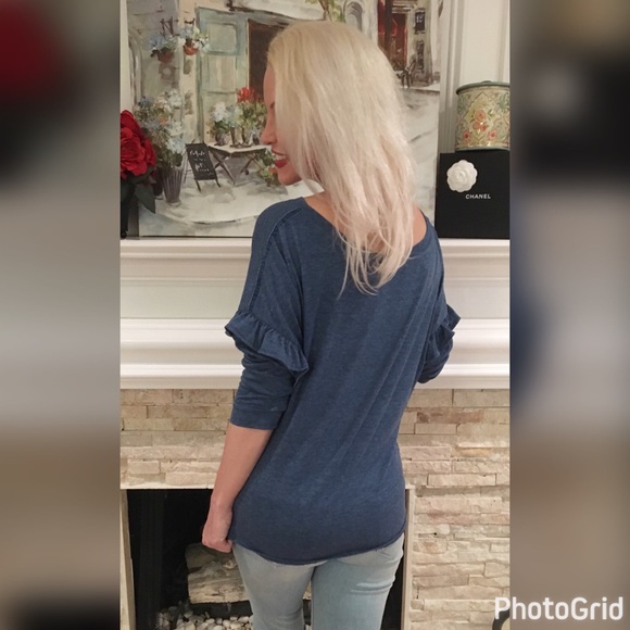 🎉So cute blue ruffle tie front top - Picture 6 of 6