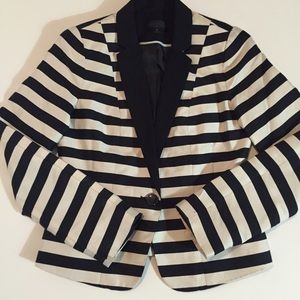 Black/Cream Blazer - Worn once - Cute and Versatil