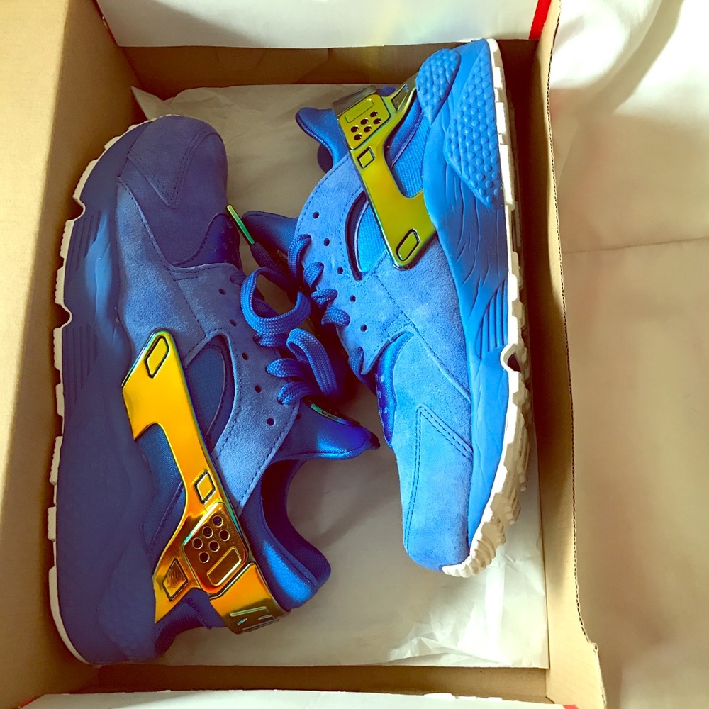 UNDFT COLLAB NIKE HUARACHES SIZE 8 men's