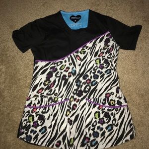 Xs juniors leopard print scrub top