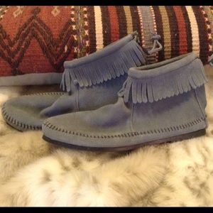 Slate blue Minnetonka fringe ankle moccasins