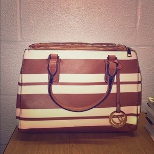 CUTE Brown and White STRIPE HANDBAG 🚨