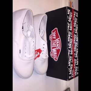 VANS Lo Pro Women's size 9 NEW IN BOX!