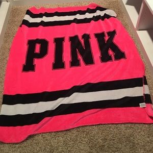Vs pink blanket