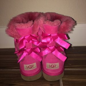 🎀HOT PINK BAILEY BOW UGGS🎀