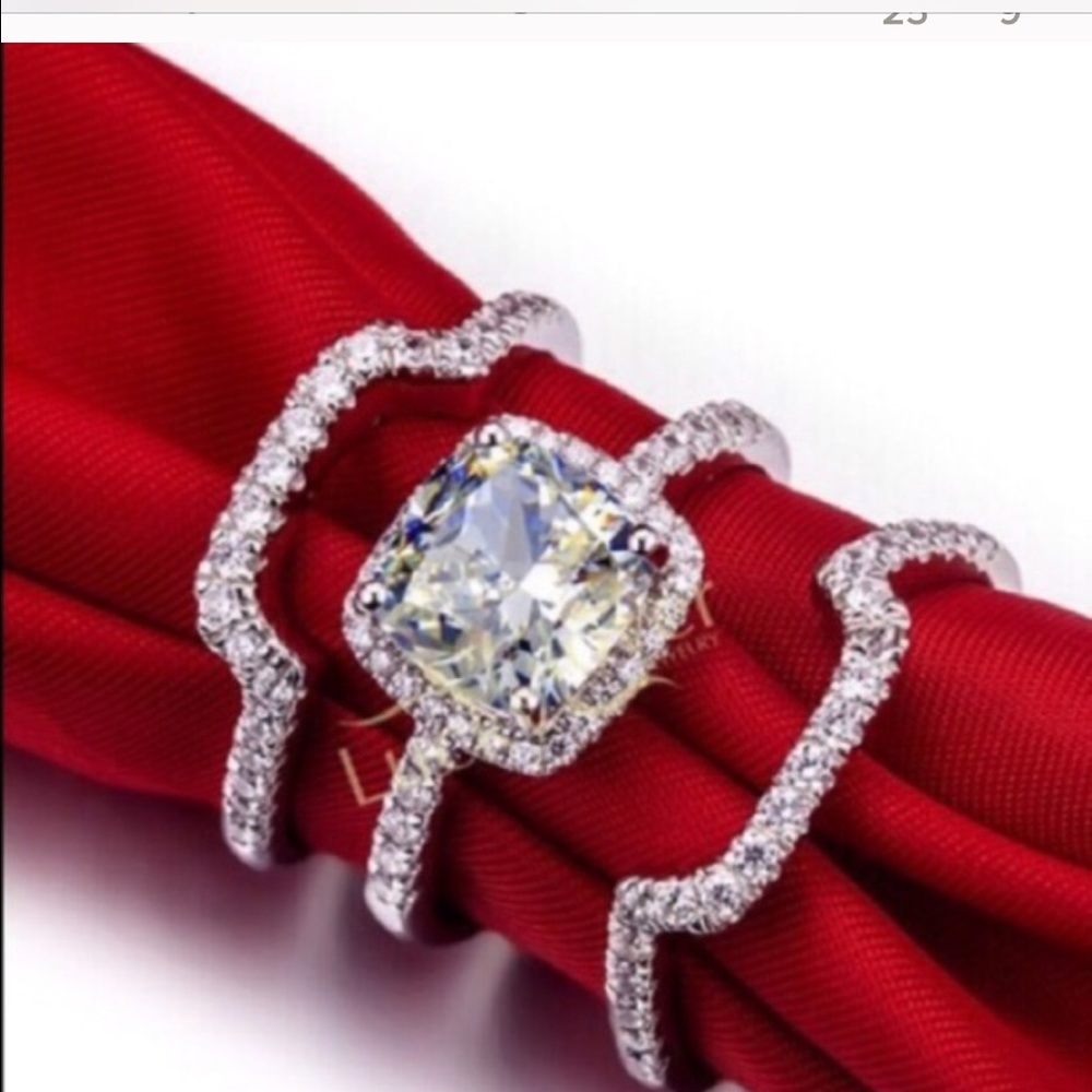 GORGEOUS 3-1 ENGAGEMENT RING size 5