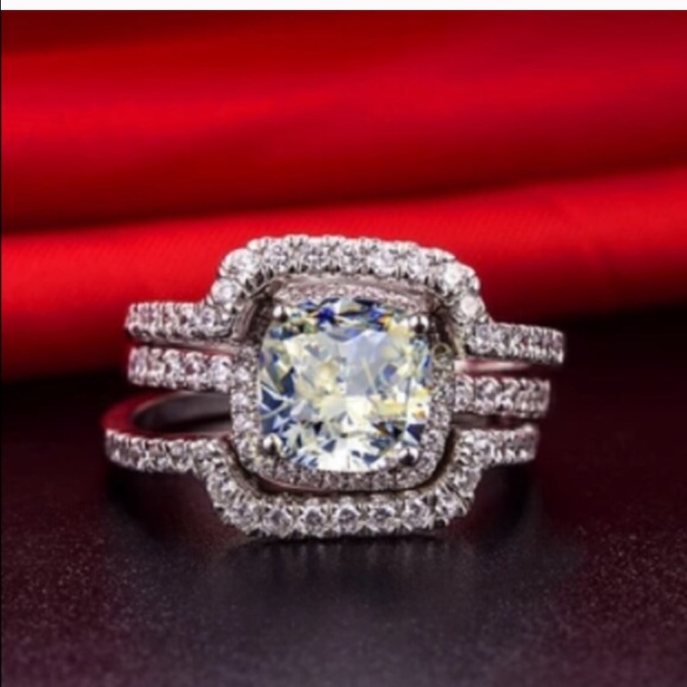 GORGEOUS 3-1 ENGAGEMENT RING size 5 - Picture 3 of 4