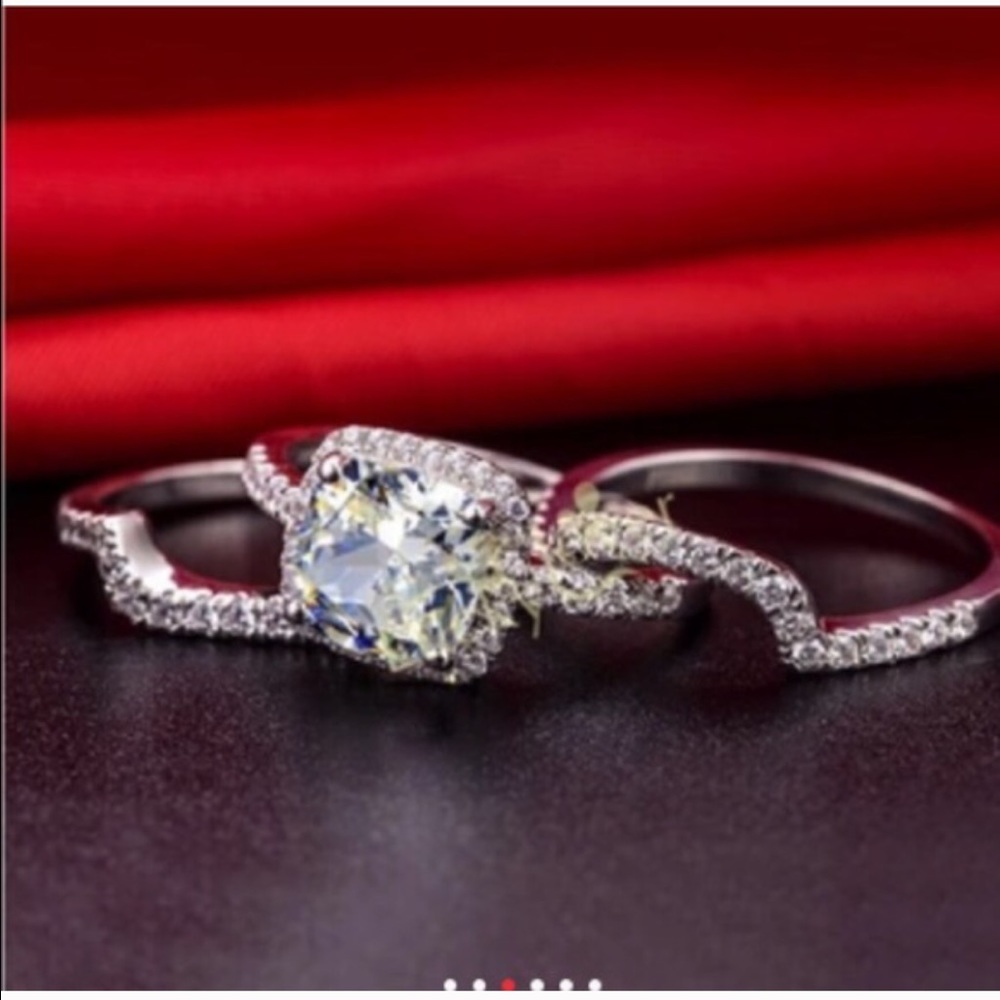 GORGEOUS 3-1 ENGAGEMENT RING size 5 - Picture 4 of 4