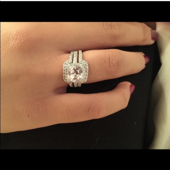 GORGEOUS 3-1 ENGAGEMENT RING size 5 - Picture 2 of 4