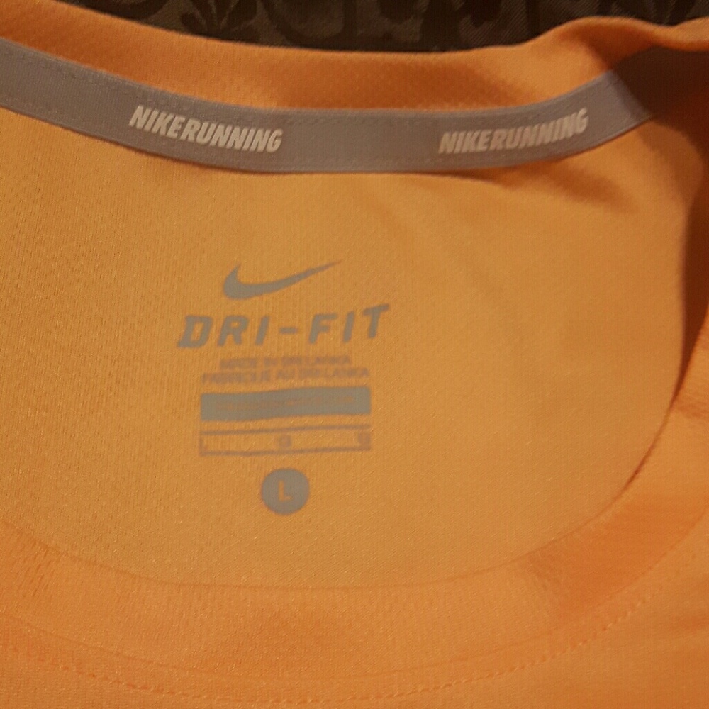 Nike top - Picture 2 of 2