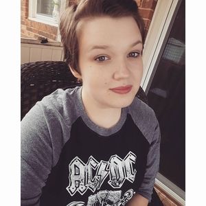 Meet your Posher, Melissa