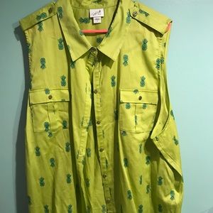 Sleeveless pineapple shirt