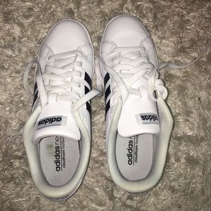 Size 6.5 adidas neo!