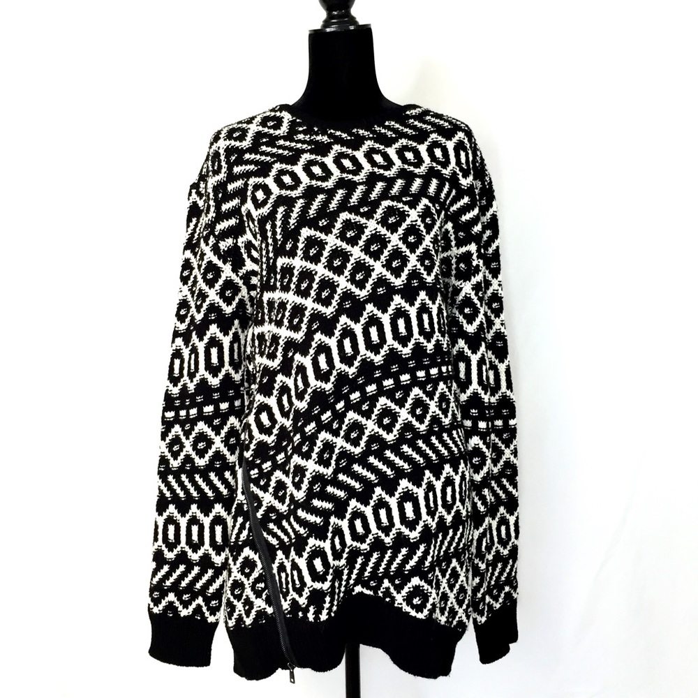 NWOT Ann Taylor Blk/Wht Graphic Zip Sweater Tunic