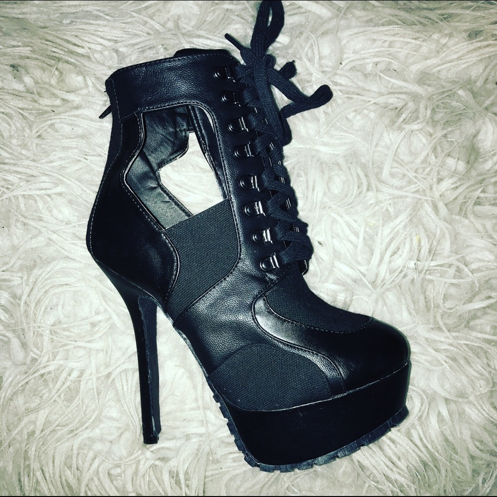 Black cutout boots size 8 brand new with box