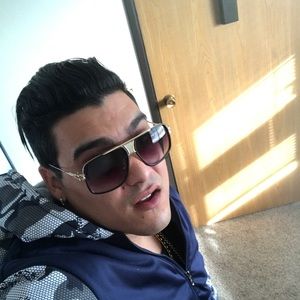 Meet your Posher, Javier