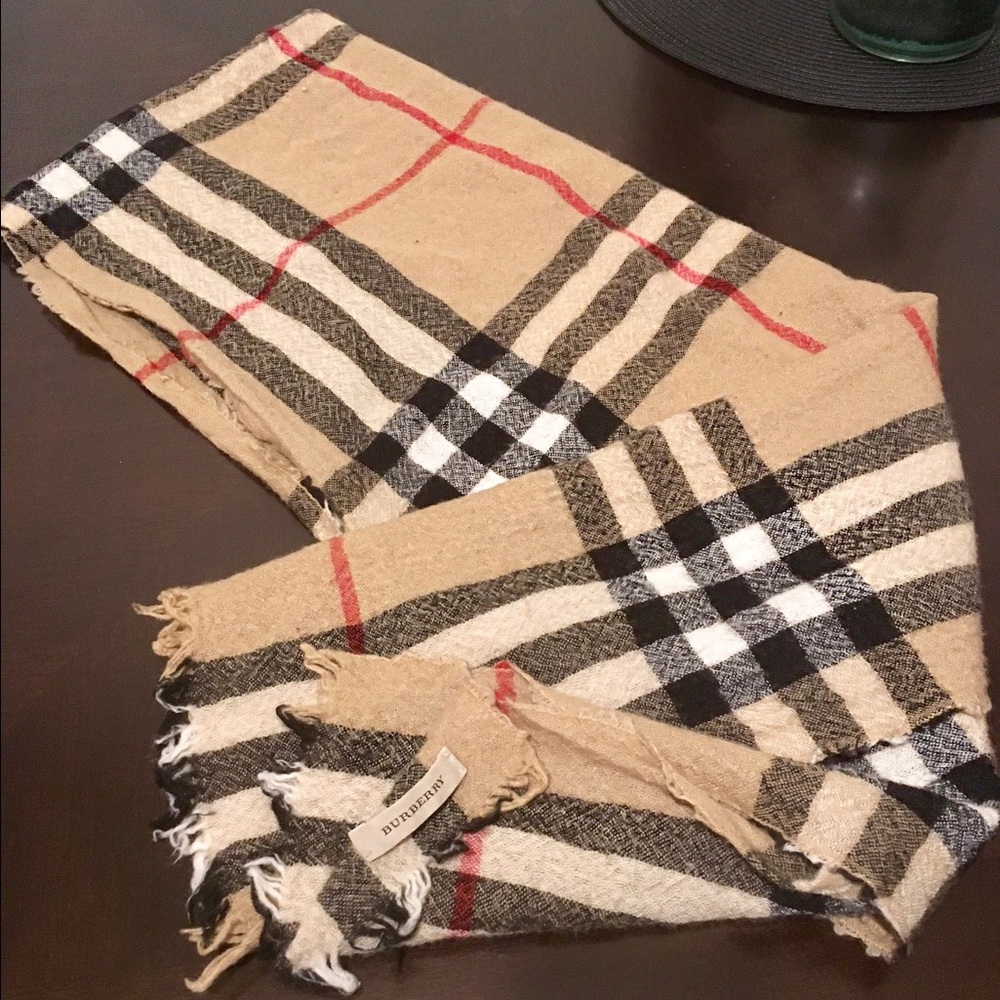 Authentic Burberry scarf (unisex)