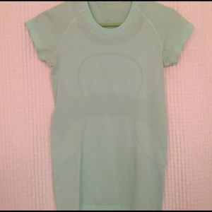 Lululemon Swiftly tech short sleeve.