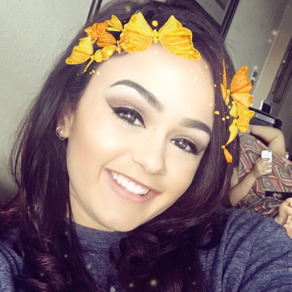 Meet your Posher, Cynthia - Picture 1 of 1