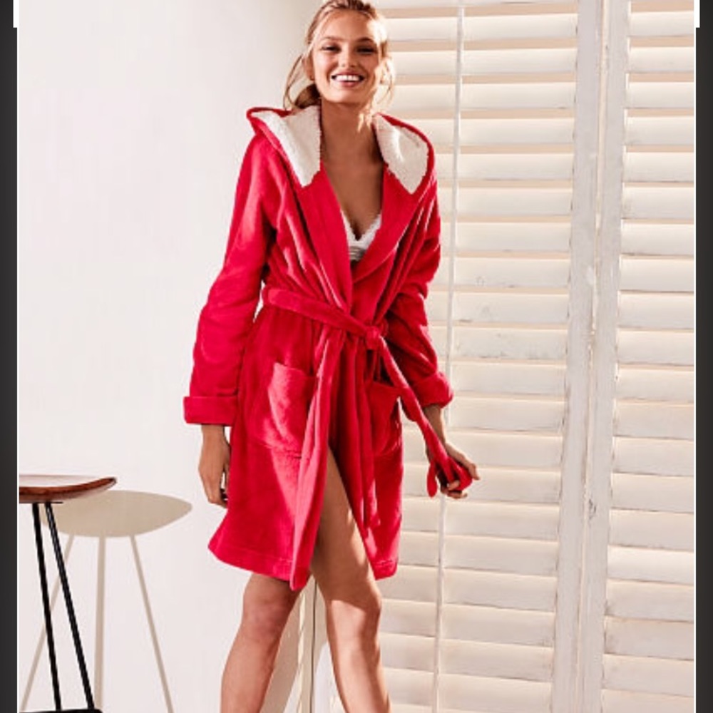 VS Victorias Secret POSHIN ROBE HoodedShort Robe - Picture 1 of 3