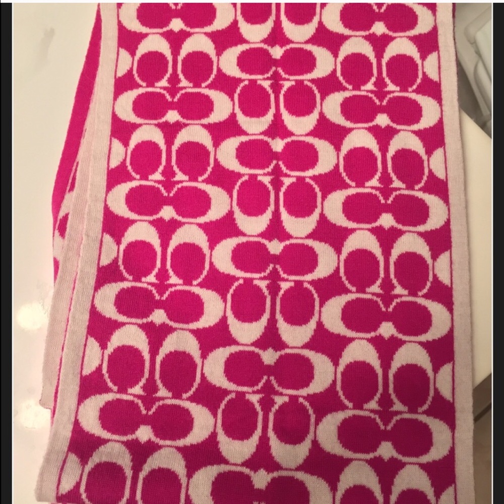 Cute Coach Scarf - Picture 3 of 3