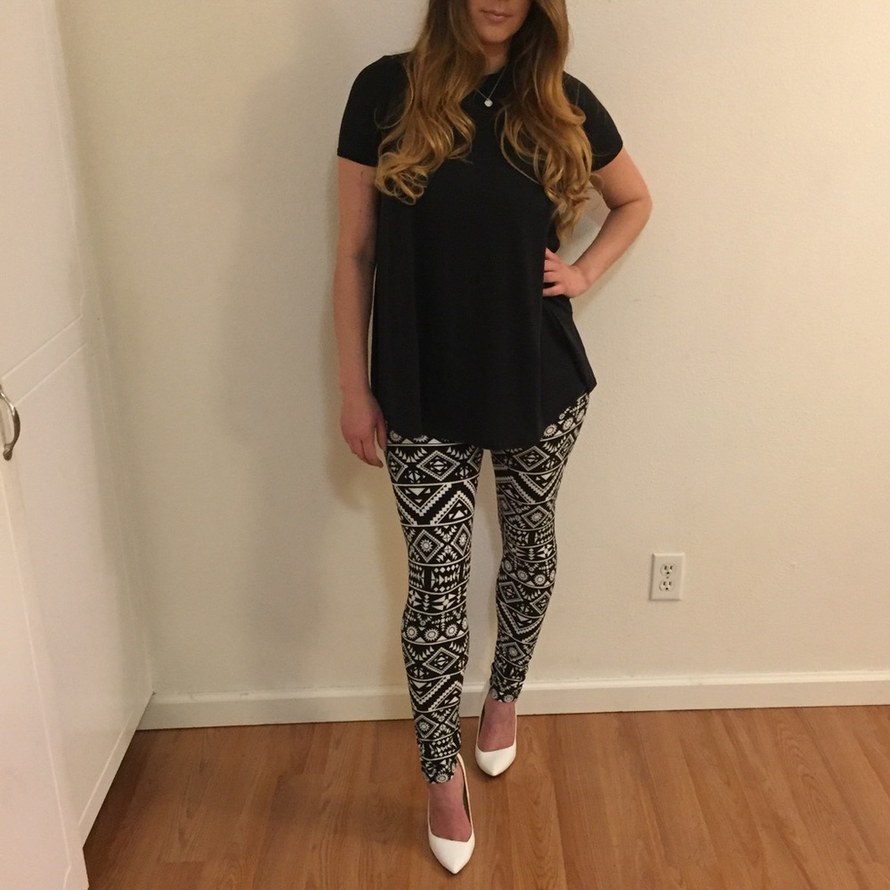 •LAST 1• Black Aztec Print Brushed Ankle Leggings - Picture 5 of 6