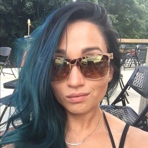 Meet your Posher, Andrea