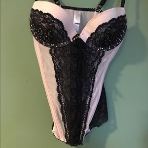 Side zip vs corset