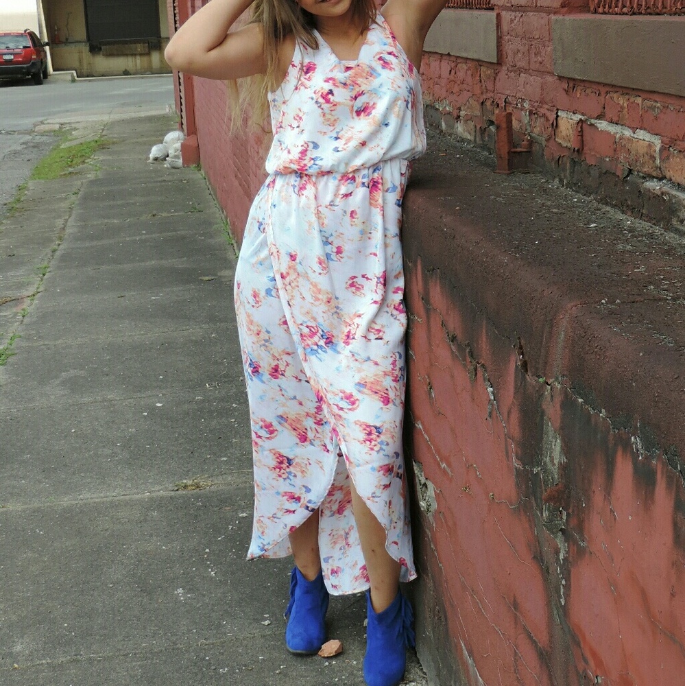High-Low Light Floral Pattern Dress - Picture 2 of 3
