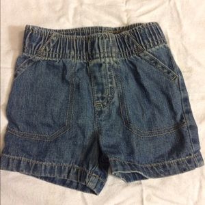 Baby boy/girl denim short.