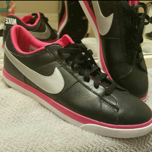 Nike Shoes - Nike women Supreme LTR
