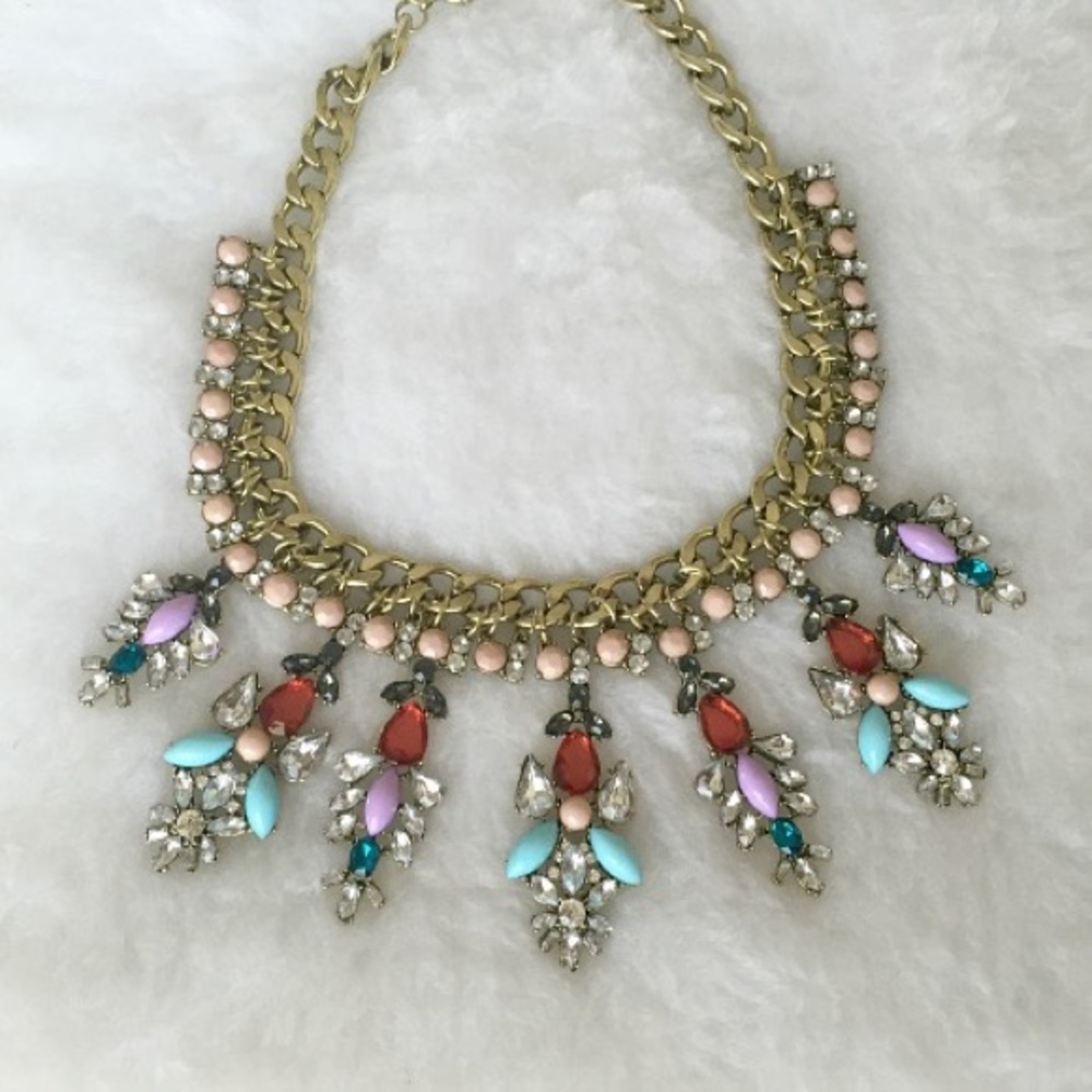 NURAZZI Crystal-Embellished Statement Necklace