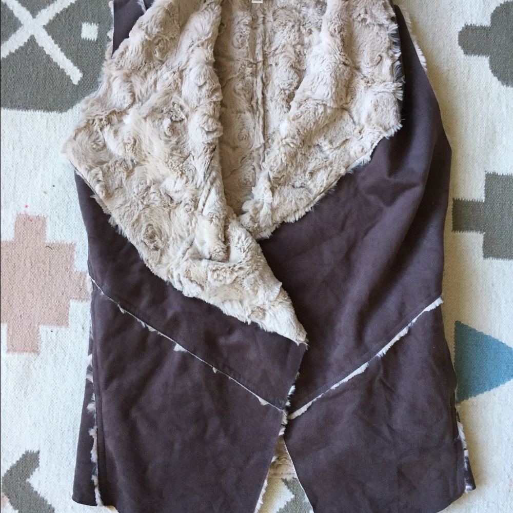 Faux leather vest! Size medium! Super soft