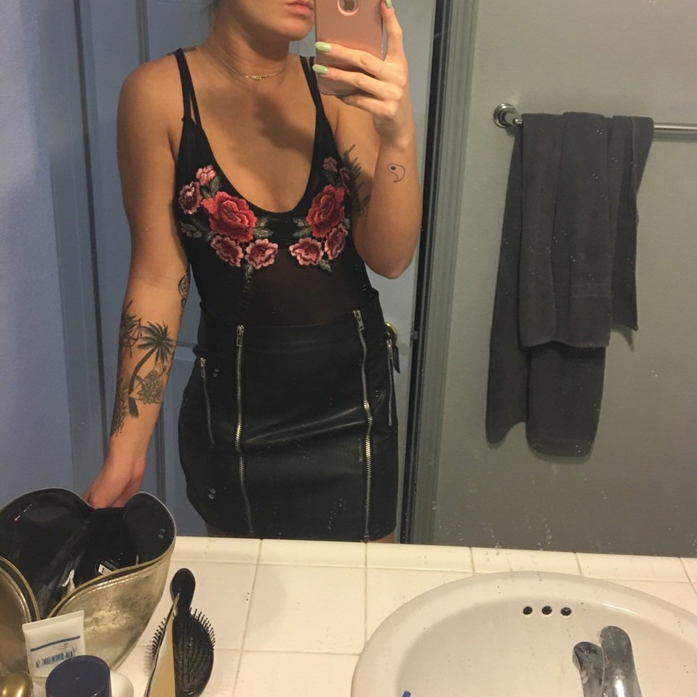 mesh embroidered body suit - Picture 2 of 2