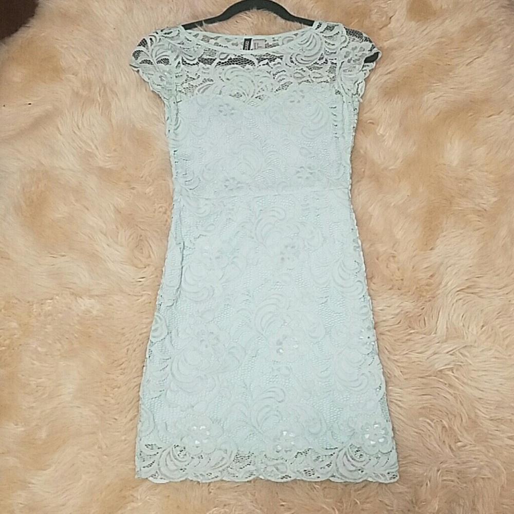Mint Green Lace Body con H&M Dress