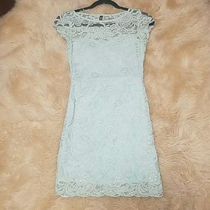 Mint Green Lace Body con H&M Dress